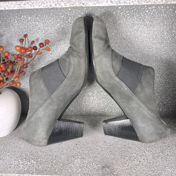 Easy Spirit Gray Suede Ankle Booties Boots Size 9 - Picture 2 of 6